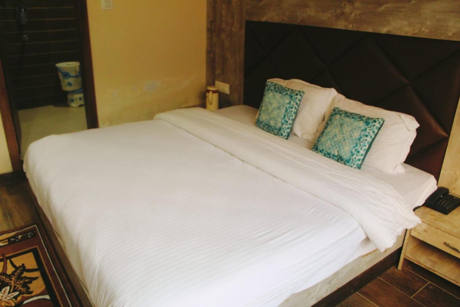Hotel White Cloud Banikhet Extérieur photo