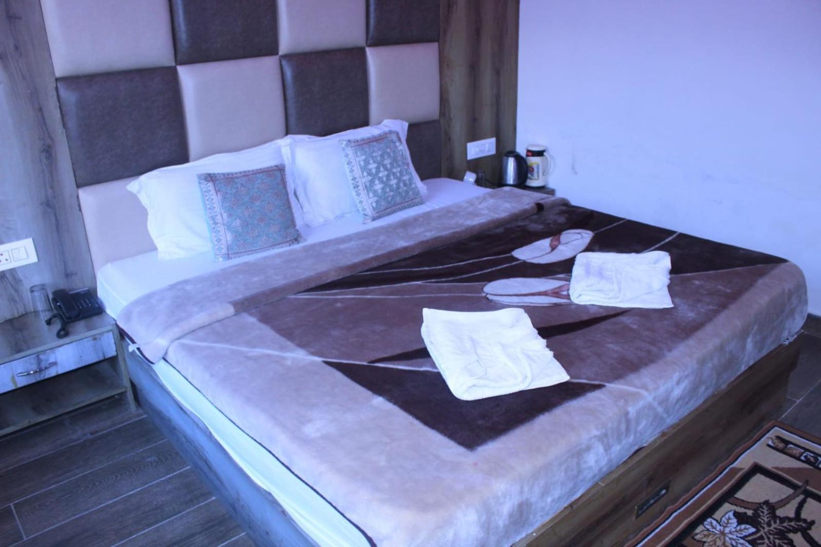 Hotel White Cloud Banikhet Extérieur photo